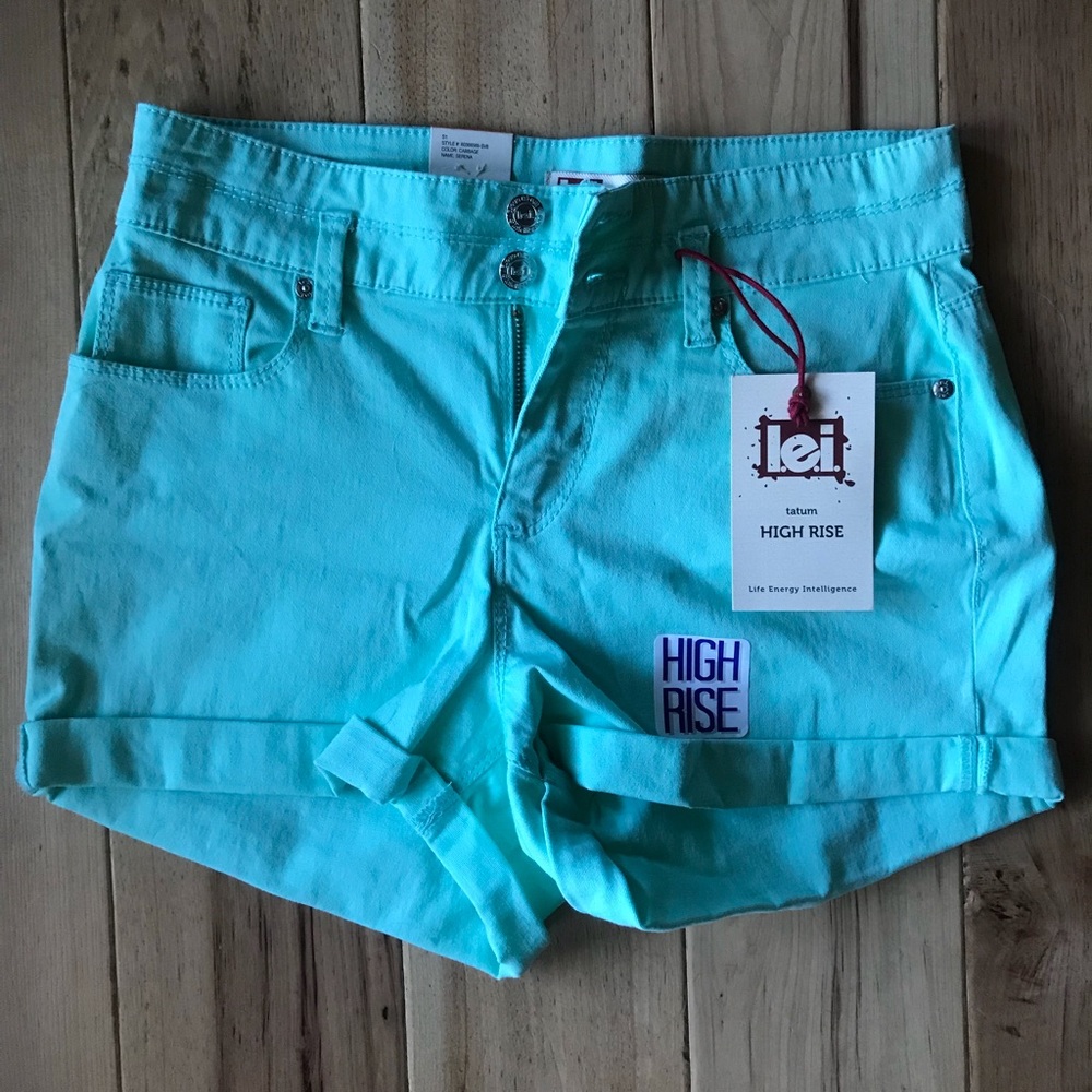 NWT, high rise L.E.I. Jean shorts